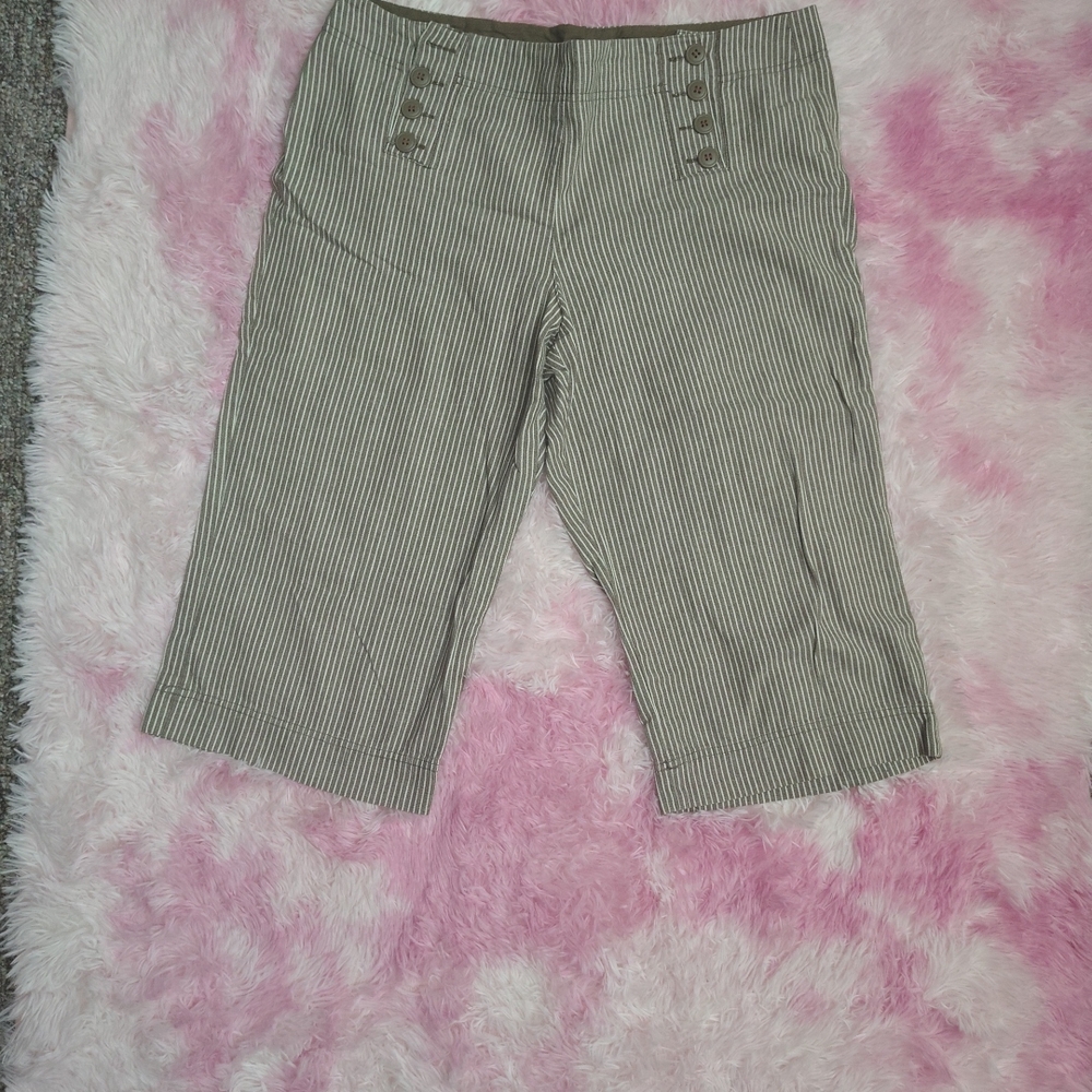 Chic Striped Capri Pants